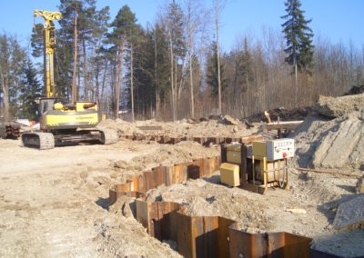 Firma Josef Kneißl Spezialtiefbau - Ramme sowie eingebaute und wasserdichte Spundwände